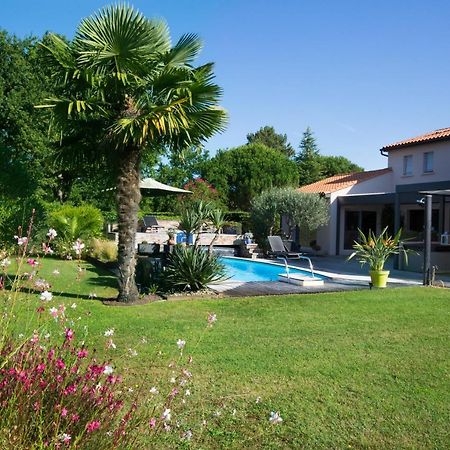 Wine Hote Chambre D'Hotes Le Pian-Medoc Bagian luar foto